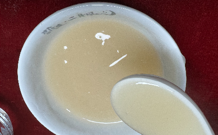 多少媽媽栽在輔導(dǎo)作業(yè)上！姥姥端來的一杯溫?zé)嵊袡C葛根粉，竟成了情緒 “滅火器”